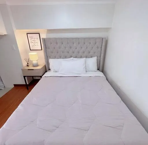 2br Spacious Loft In Qc, Short Walk To M Place