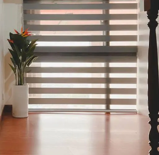 2br Spacious Loft In Qc, Short Walk To M Place *