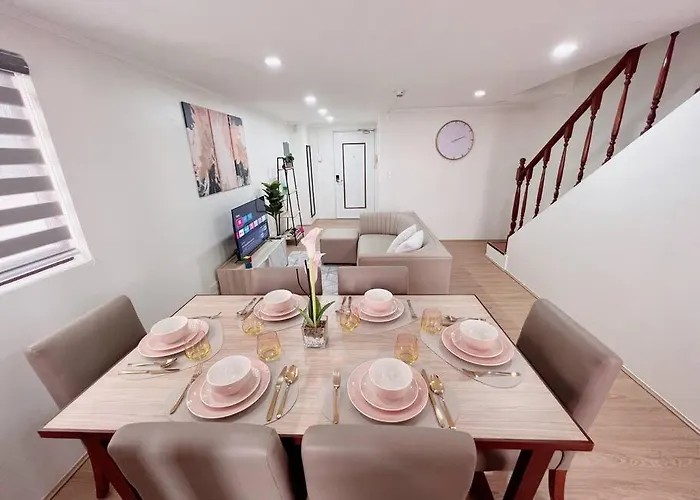 2br Spacious Loft In Qc, Short Walk To M Place Apartment *