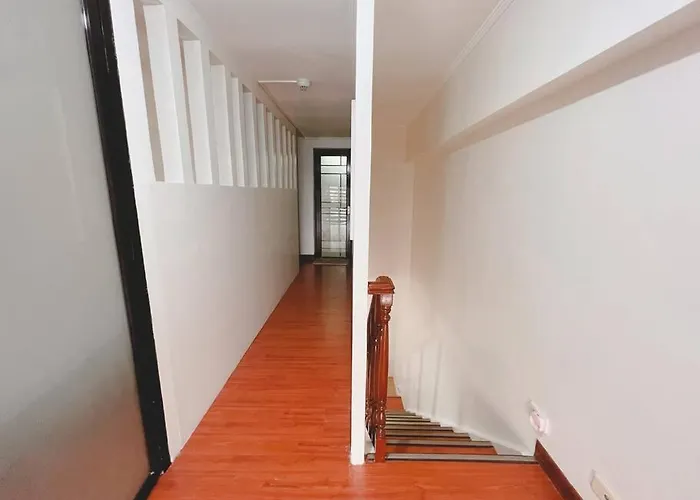 Apartment 2br Spacious Loft In Qc, Short Walk To M Place *