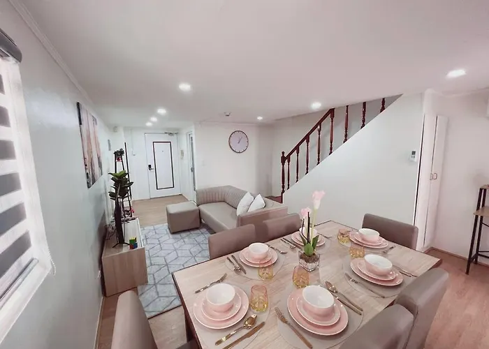 Apartment 2br Spacious Loft In Qc, Short Walk To M Place